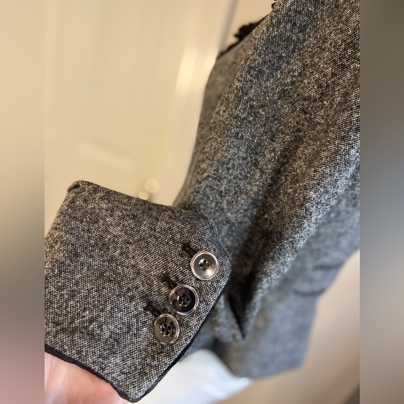 White House Black Market~Sweet~Ruffle Collar~Button Closure~Short Blazer~Size 2 - Picture 12 of 16